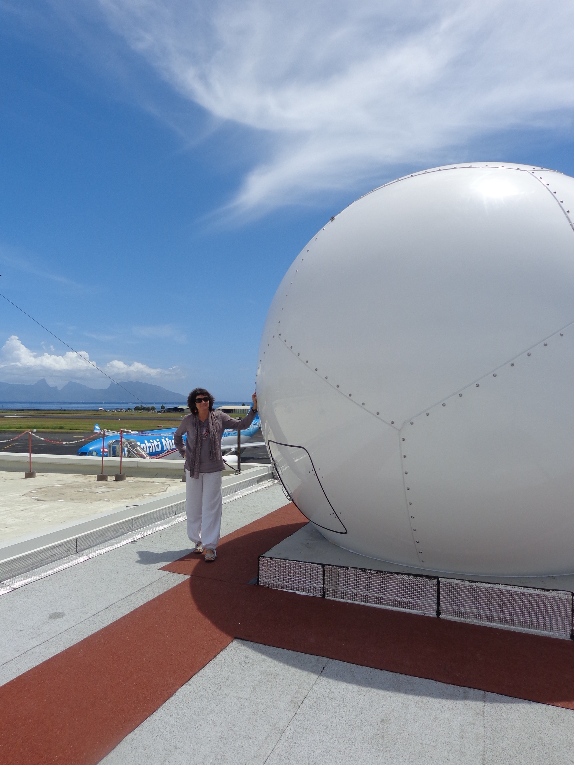CLS Meteo Tahiti France DSC01781 sm Laure infront of radome