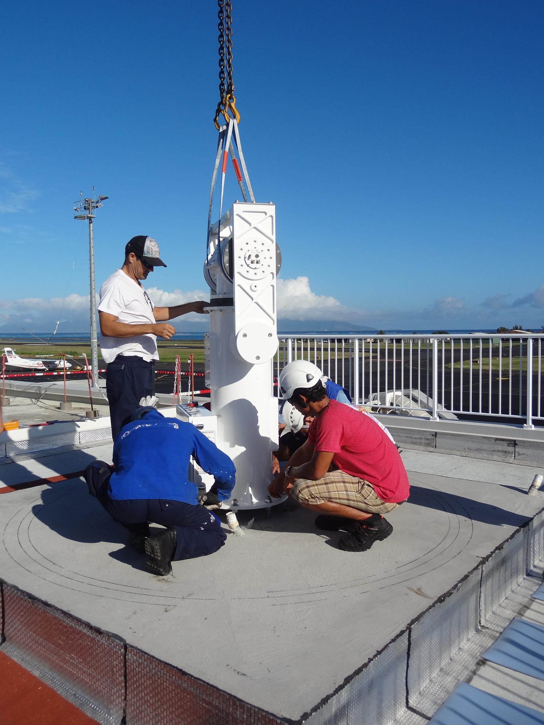 CLS Meteo Tahiti France Installing Positioner DSC09077p